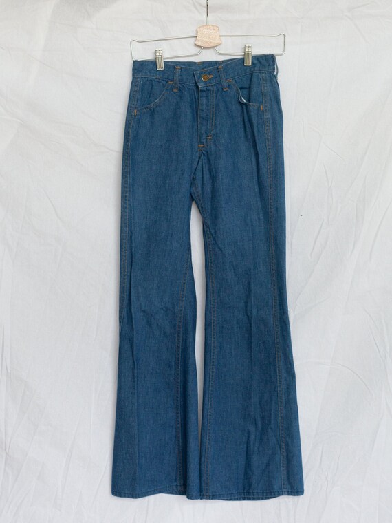 vintage 1970s lee jeans, flare, midwash, mid rise,