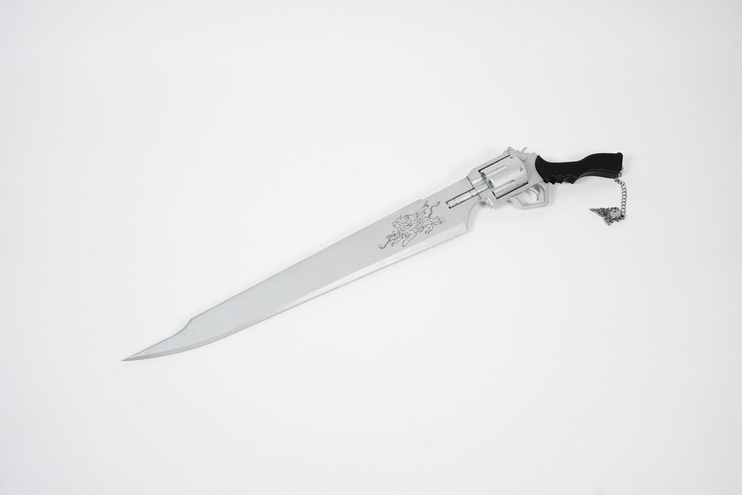 AyaBrea in #ParasiteEve 2 can use #FFVIII Squall Leonart Gunblade