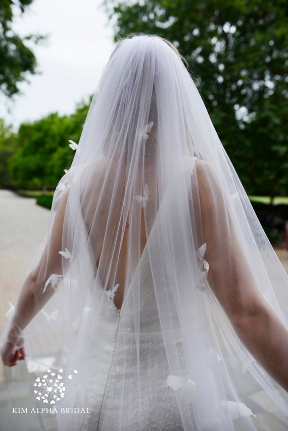 HEREAD Short Bride Wedding Veil with Butterflies Fingertip Length Sparkly  Bridal Tulle Veils Hair Accessoies with Comb