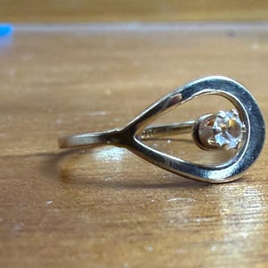 Avon Ring size 7 vintage beautiful