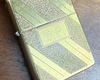 Zippo vintage de 1980, de latón, con textura diagonal grabada, S.P., EE. UU.