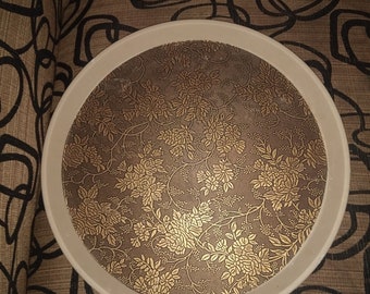 A beautiful large platter with adorable design.