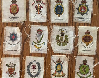Sedas de regimiento para cigarrillos. Primera Guerra Mundial. Diversos regimientos británicos. Doce sedas originales.