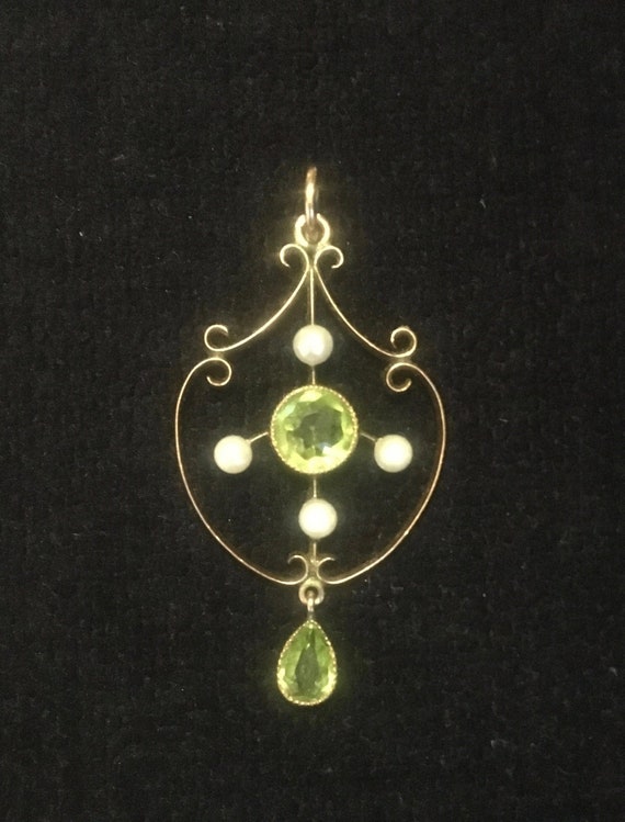 Art Nouveau peridot and gold pendant