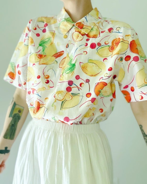 vtg 90’s fruit print boxy blouse 100% cotton (L)