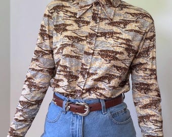 Vtg 1970’s cheetah blouse. Arrow collar. Size Medium.