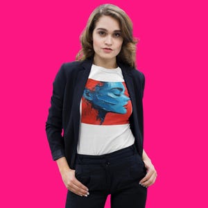 Artistic Blue Face Tee for Women, UK-Inspired Graphic T-Shirt, Casual Wear with Unique Art Print, Soft Cotton Streetwear Stylish T-shirt