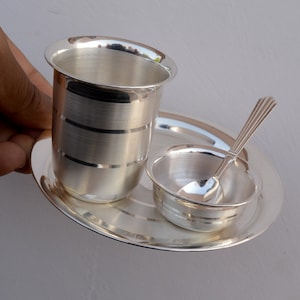 Pure Silver Dinner Set Utensils Serve your guests with pride and royal style with this beautiful piece of glass and tray set.