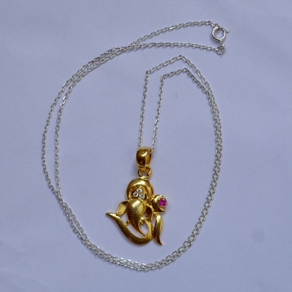 Pendentif Ganesh En Argent 925 Plaqué Or 22 Carats – Médaillon Dieu Ganapathy Protection & Sagesse Pour Hommes, Femmes & Enfants