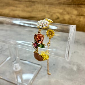 Vintage-Inspired Floral Bracelet – Mixed Gem, Pearl & Enamel Designs, Adjustable Gold-Tone Link Jewelry