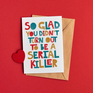 Tarjeta de San Valentín "Me alegro mucho de que no seas un asesino en serie" / Tarjeta de aniversario divertida / Tarjeta divertida para el esposo / Tarjeta de descarga digital imprimible