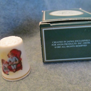 Avon Vintage Collectible Holiday Thimble, Avon Thimble Created in Japan, Lovely Collectible Avon Holiday Thimble, Dated 1983, Avon Thimble
