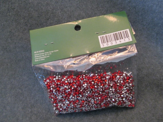 Red and Silver Craft Gems , 30 Grams of Crafting Gems, Holiday Crafting  Supply, Red and Silver Gems ,1.06 Ounces of Red Gems for Crafting -   Sweden