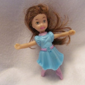 3 1/2&#39;&#39; Ballerina Doll, Ballet Pose Doll, Brown Hair,Light Blue Dress, Ballet Posed Legs Extended Ballet Arms,Cute Little Doll,Fun Play Doll