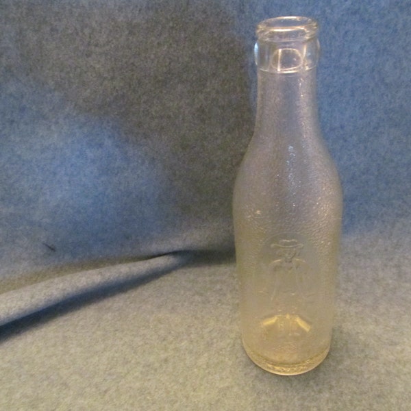 Vintage Quaker Bottle Used as a Sprinkler For Ironing Years Ago, From The Quaker Bottling Co.,Mpls., Minnesota, 7 Fluid Ounce