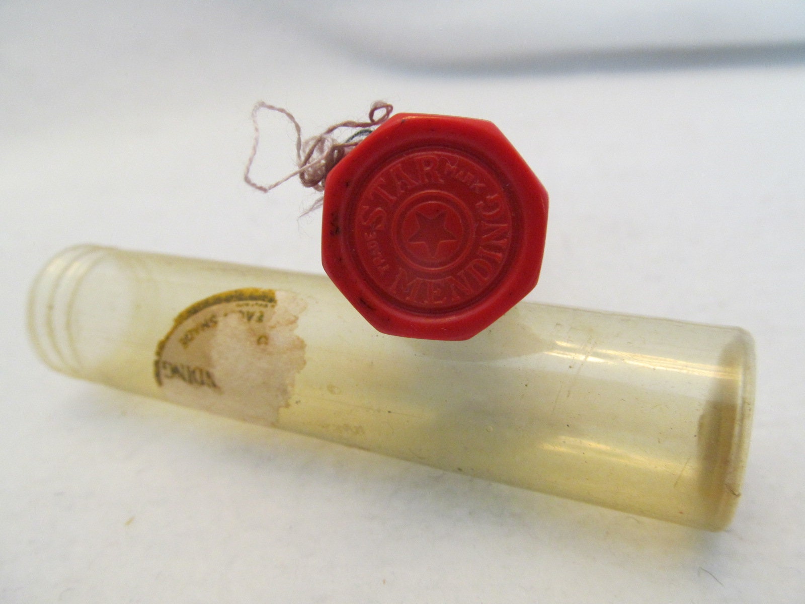 The American Thread Company, Vintage Plastic Tube With Eight