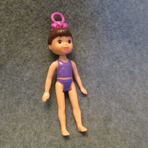 2000 Spin Master Doll, Made in China , Tiny Doll Toy , Purple Outfit With Brown Molded Hair , Cute Little Pretend Play Toy Doll image 2