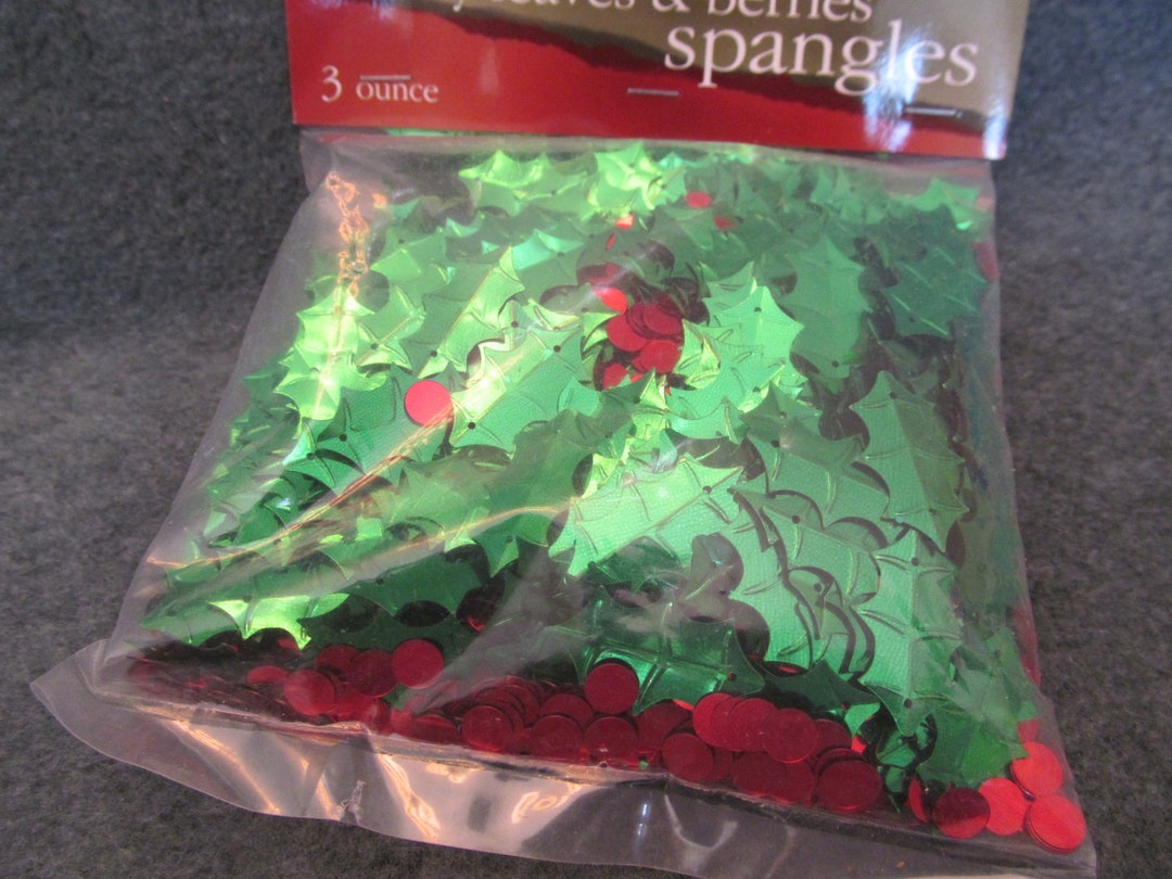 Spangles Table Green Holly and Red Berries Spangles, Table Sprinkles for the Holidays ...
