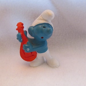 Little Smurf Statue, Vintage Collectible Smurf, Fun Pretend Play Smurf ,Smurf Holding a Lute, Fun For Kids to Pretend Play. Small Smurf Toy