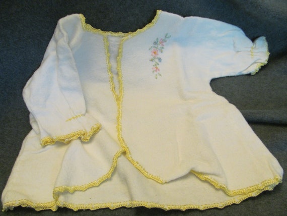 White Flannel Kimono for Babies, Vintage Hand Mad… - image 5