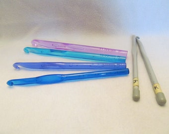 Vintage Crochet Hook Set, Bright Plastic & Metal, Sizes P, N, M, L, J, K