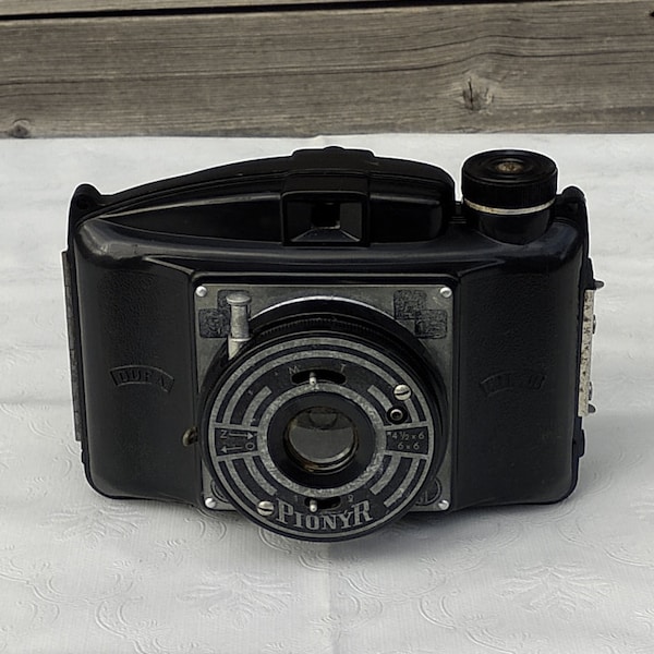 Vintage PIONYR Camera, Old Camera Made in Czechoslovakia, Retro Bakelite Photo Camera, Travel Camera, Retro Photographic Decor, Gift