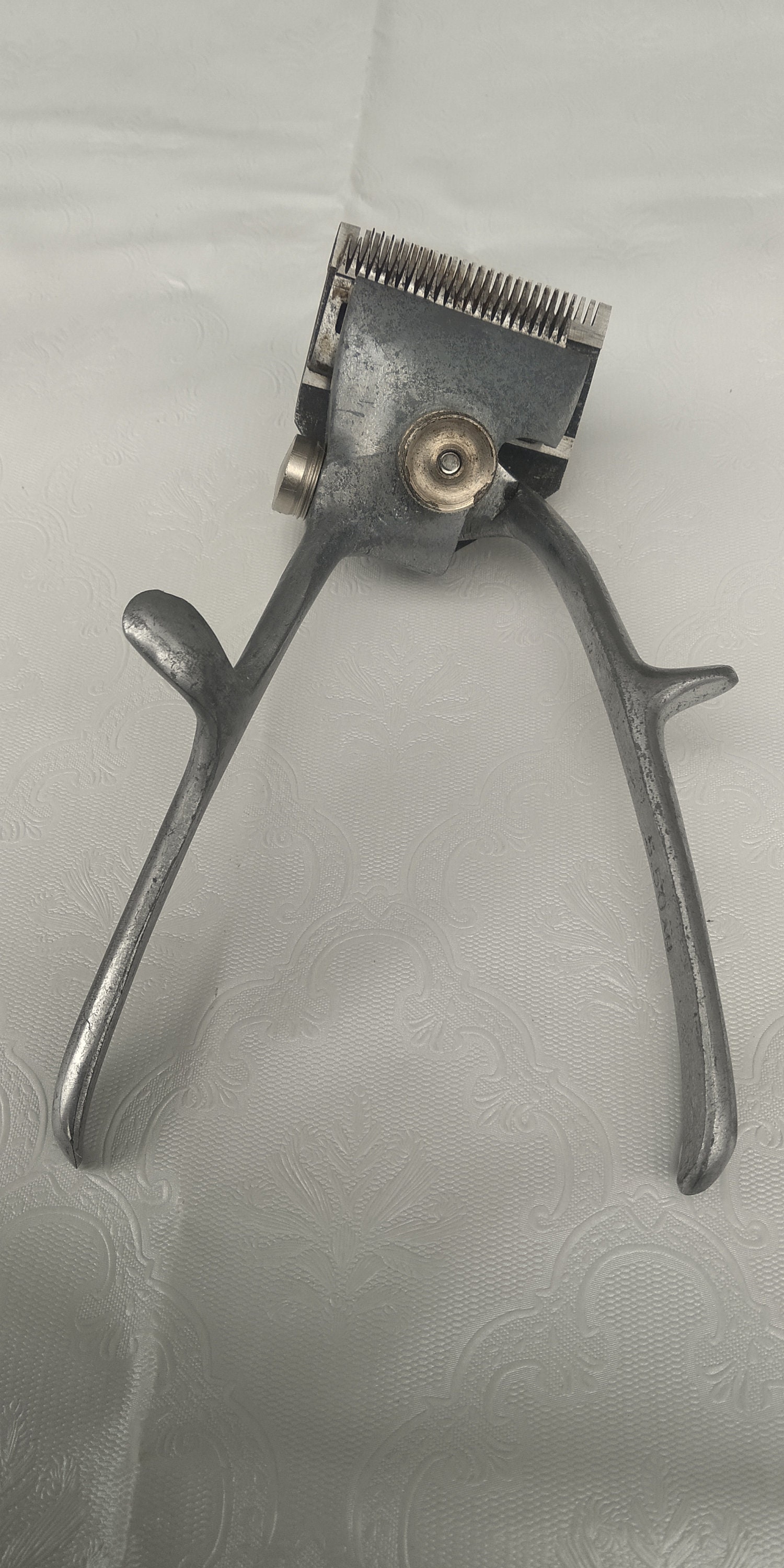 Vintage Manual Hair Clipper, Old Barber Hand Trimmer, Retro Barber Tool