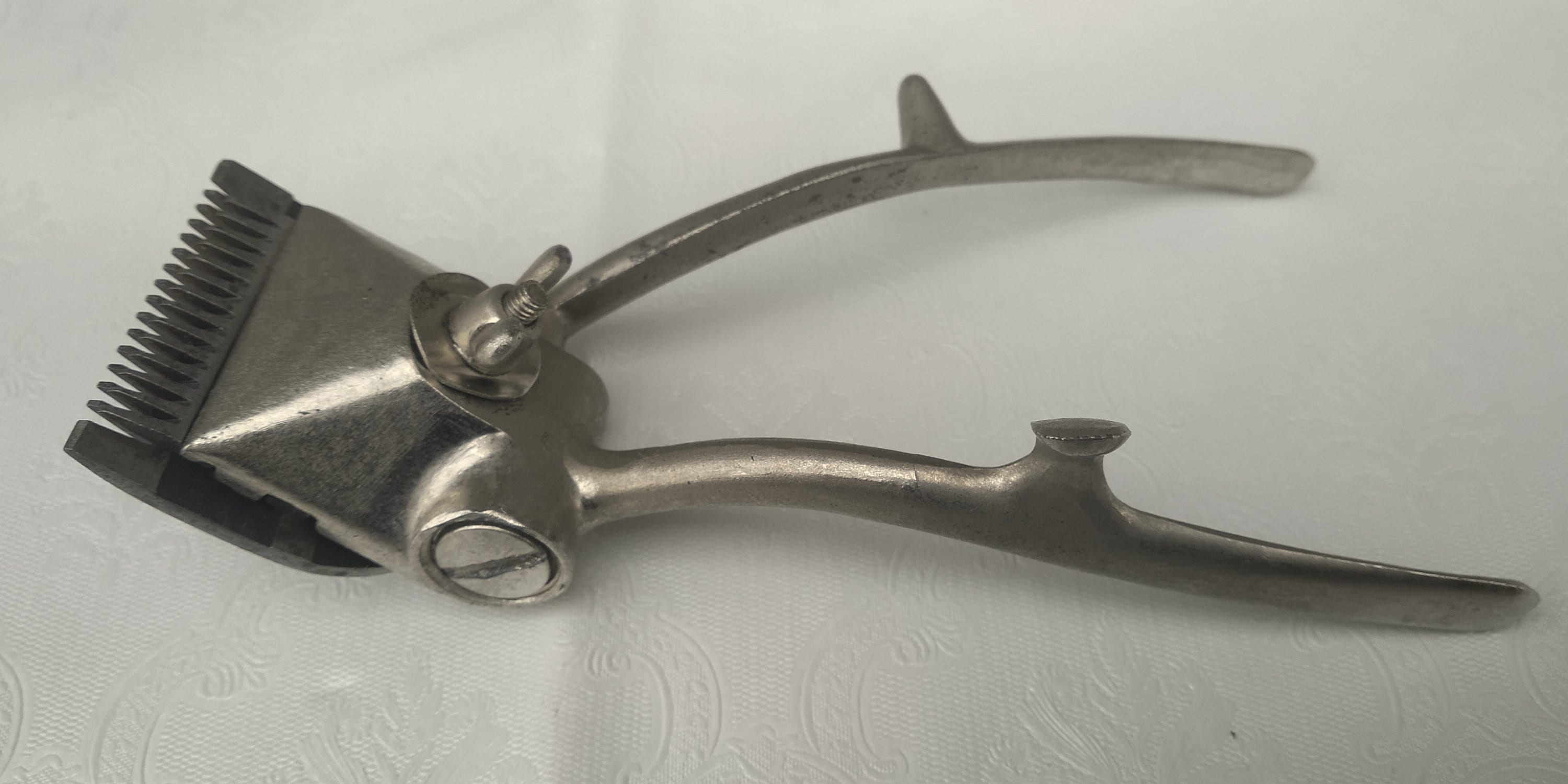 Vintage Manual Hair Clipper, Old Barber Hand Trimmer, Retro Barber Tool