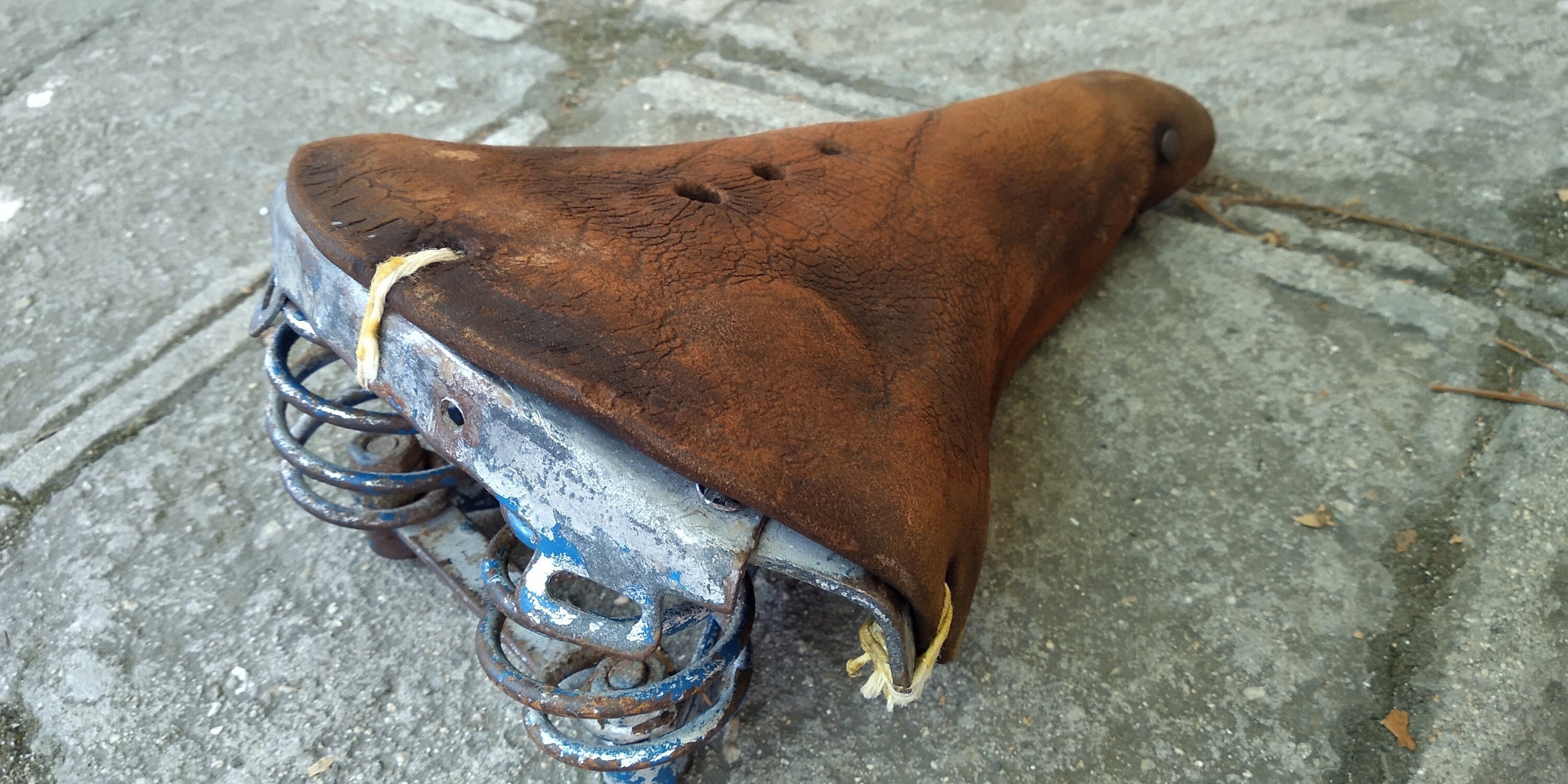 Old bicycle seats new arrivals
