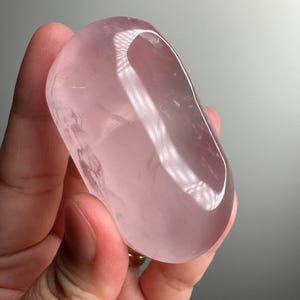 Madagascar Rose Quartz ~ Quartz Crystal ~ Crystal Freeform ~ Rose Quartz Palm Stone ~ Meditation Crystal ~ Heart Chakra ~ Pocket Stone