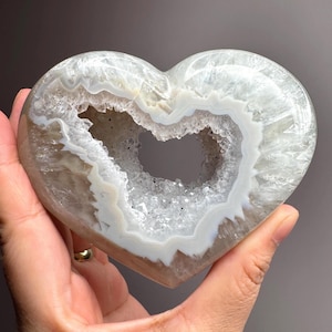 Druzy Agate Bubble Heart ~Brazilian Agate w/ Quartz ~ Natural Color~ Crystal Carving ~ Agate Crystal ~ Quartz Crystal ~ Crystal Freeform