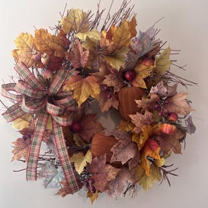 Herbstkranz, Herbsttürkranz, Herbstkranz für Haustür, Kranz mit Kürbissen, klassischer Herbstkranz für Haustür