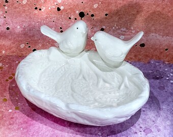 Birds Soap Dish | Soap Holder | Ceramic Dish | Bathroom decor | Bathtime | Embossed oval dish | Soap tray | Unique Gifts | Oval soap holder