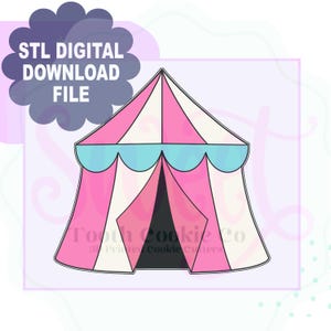 Könnte beinhalten: Eine digitale Download-Datei mit einem Zirkuszelt-Design. Das Zelt ist hauptsächlich rosa und weiß mit einem blauen, gewellten Rand. Der Text "STL DIGITAL DOWNLOAD FILE" befindet sich in einer wolkenförmigen Grafik.