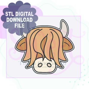 Puede incluir: Un archivo STL descargable digitalmente para un modelo de impresión 3D de una cabeza de vaca Highland de dibujos animados con orejas marrones y una larga melena naranja. La vaca tiene dos ojos grandes y redondos.