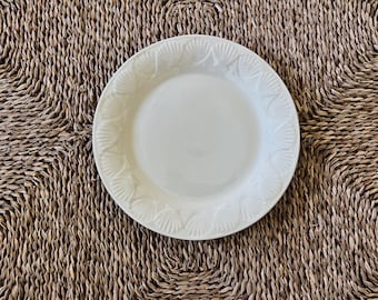 Vintage Gibson White Embossed Seashell Dinner Plate 1
