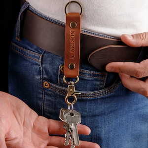 Personalisierter Leder Schlüsselanhänger für Gürtelschlaufe mit Schlüsselring und Karabiner, Personalisierter Leder Schlüsselanhänger Vatertagsgeschenk