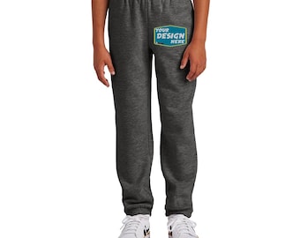 Könnte beinhalten: Graue Jogginghose mit Bündchen am Saum und elastischem Bund. Die Jogginghose hat einen rechteckigen Aufnäher am linken Bein mit dem Text "YOUR DESIGN HERE" in Weiß und Gelb.