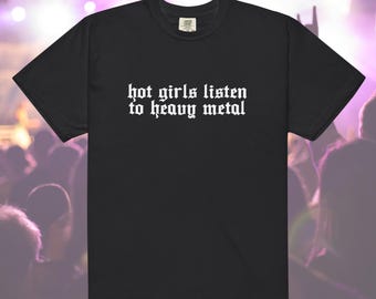 Camiseta unisex de manga corta con colores cómodos: chicas atractivas escuchan heavy metal