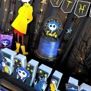 Adorno para tarta de Coraline, Decoración de cumpleaños de Coraline, Adorno para tarta con ojos de botón de Coraline, Banner de cumpleaños de Coraline, Letra 3D de Coraline