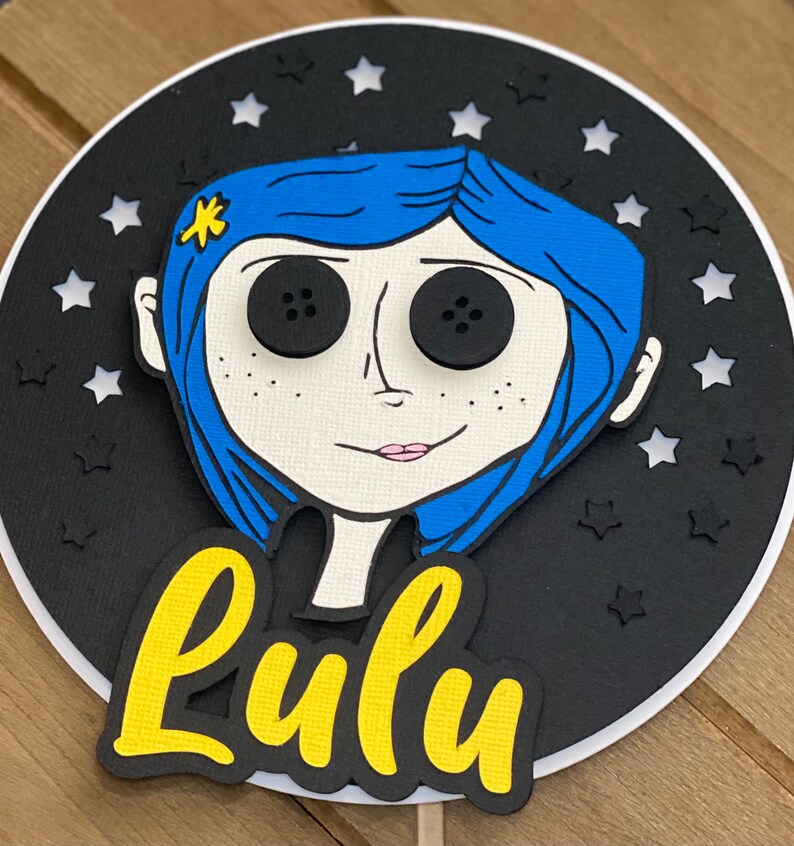 Coraline Birthday Cake Topper: Personalized Party Decor Bild 9