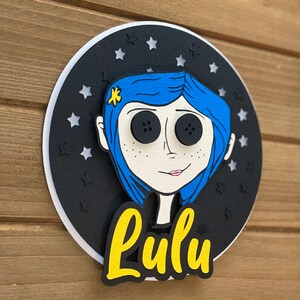 Coraline Birthday Cake Topper: Personalized Party Decor Bild 5