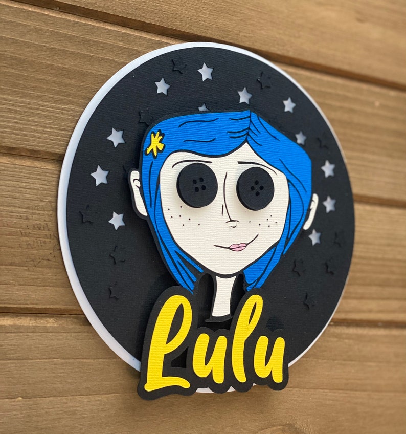 Coraline Birthday Cake Topper: Personalized Party Decor Bild 5