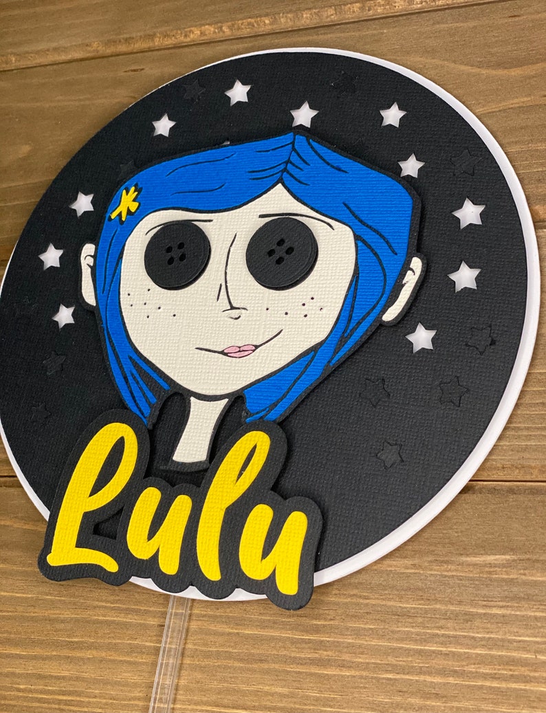 Coraline Birthday Cake Topper: Personalized Party Decor Bild 3