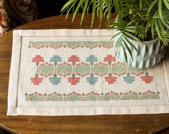 Kit de point de croix Calliope's Meadow de Avlea Folk Embroidery