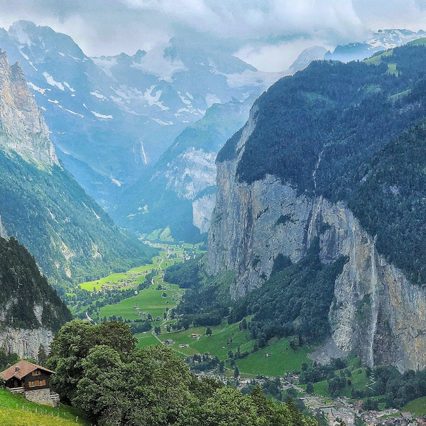 Lauterbrunnen | Zwitserland Jungfrau Bern | Zwitserse Alpen bergen | Hotelinrichting | Restaurant Inrichting | Reisfotografie | Beeldende kunst