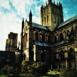 Wells Cathedral Yard | Somerset England | Gothic Church Architecture | Britain Medieval | Travel Photogtaphy | Hotel Restaurant Decor