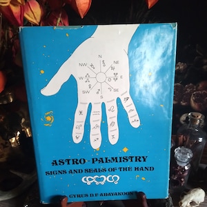RARE Book Astro Palmistry Signs and seals of the hand by Gyrus D. F. Abayakoon / Vintage Palmistry Book 1975 / Witchy Book