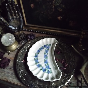 Large Vintage Crescent Moon Bone Offering Dish / Floral Moon Ritual Dish / Altar Tray Candle Holder / Floral Trinket Dish / Witchy Decor