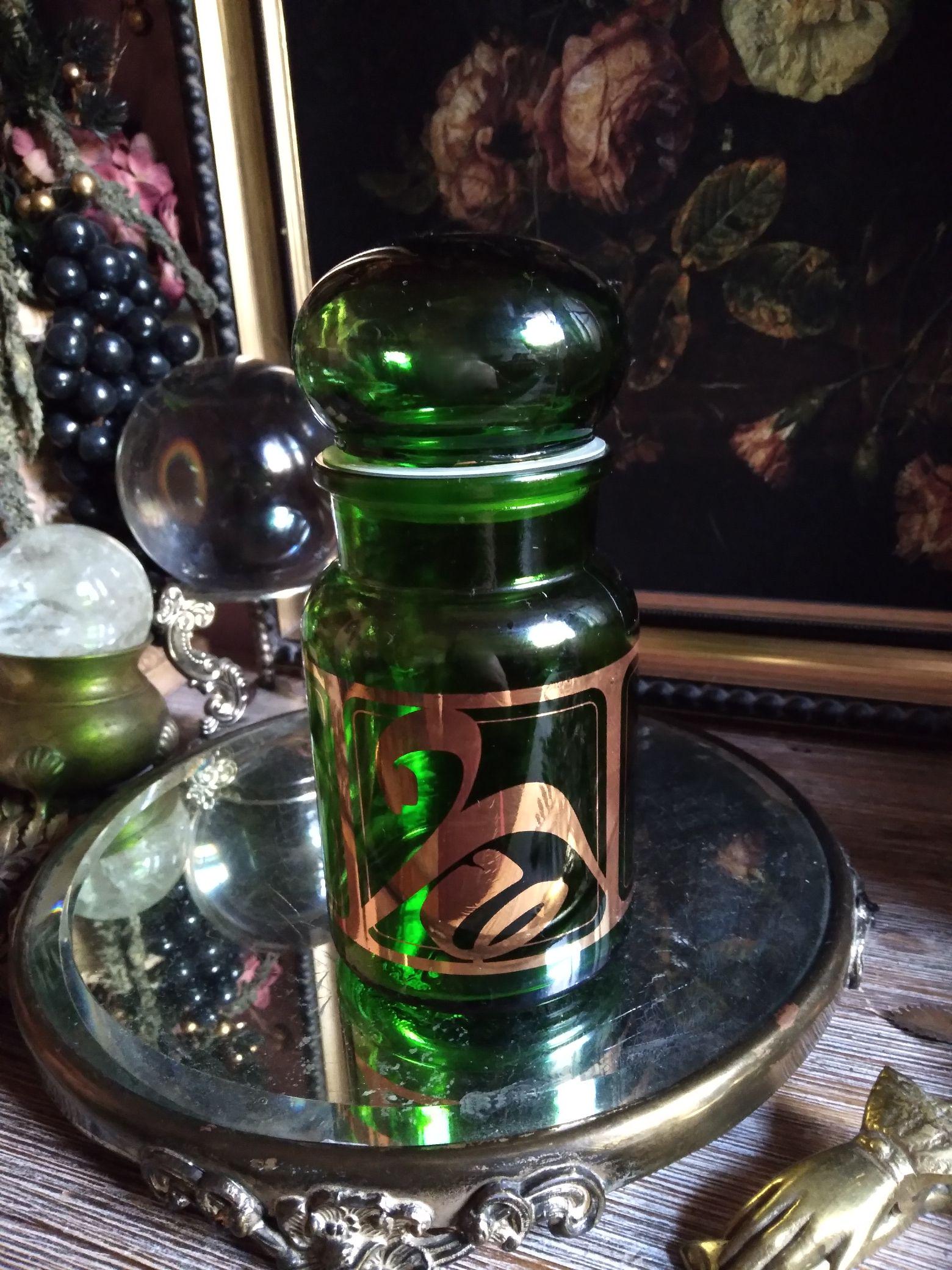 ヴィンテージグリーンガラスキャニスター（蓋付き）/蓋付きバブル